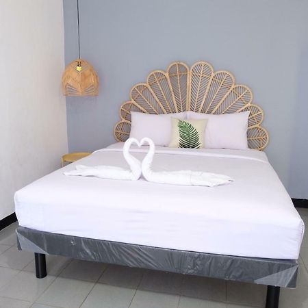 Rarem Bed & Breakfast Bandar Lampung Esterno foto