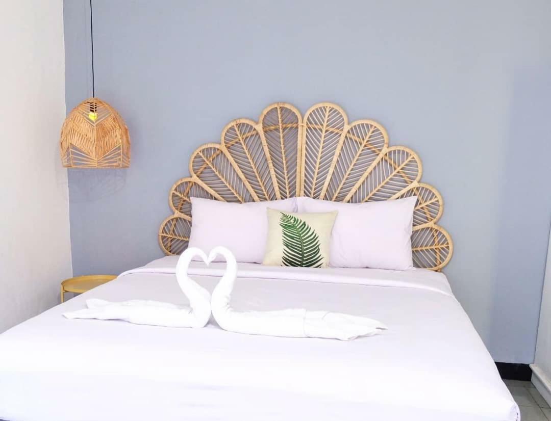 Rarem Bed & Breakfast Bandar Lampung Esterno foto