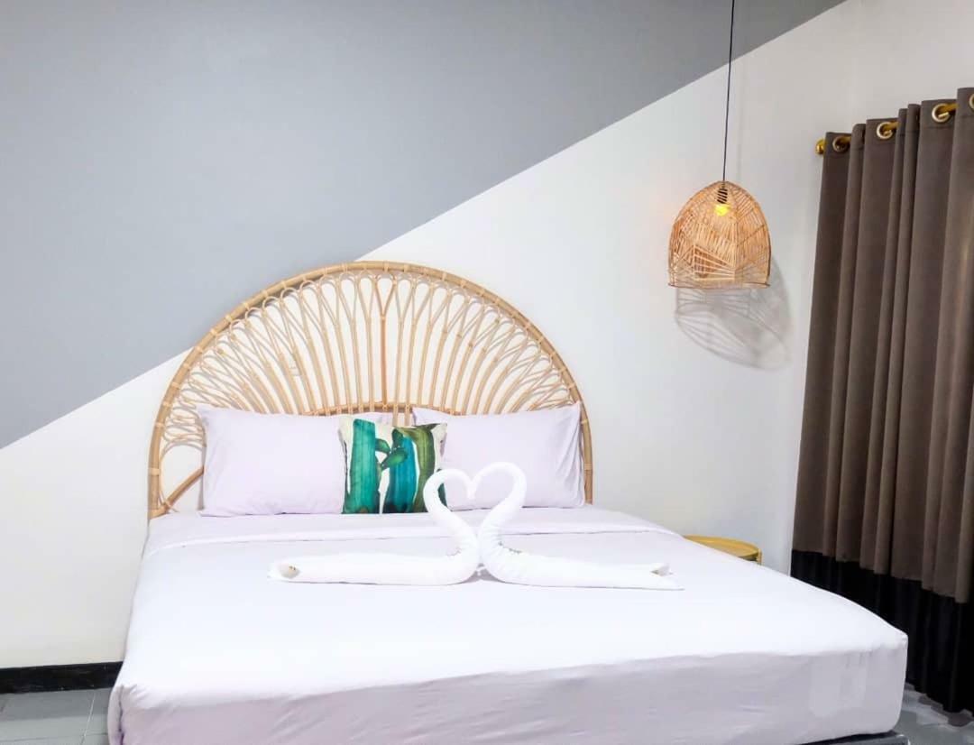 Rarem Bed & Breakfast Bandar Lampung Esterno foto