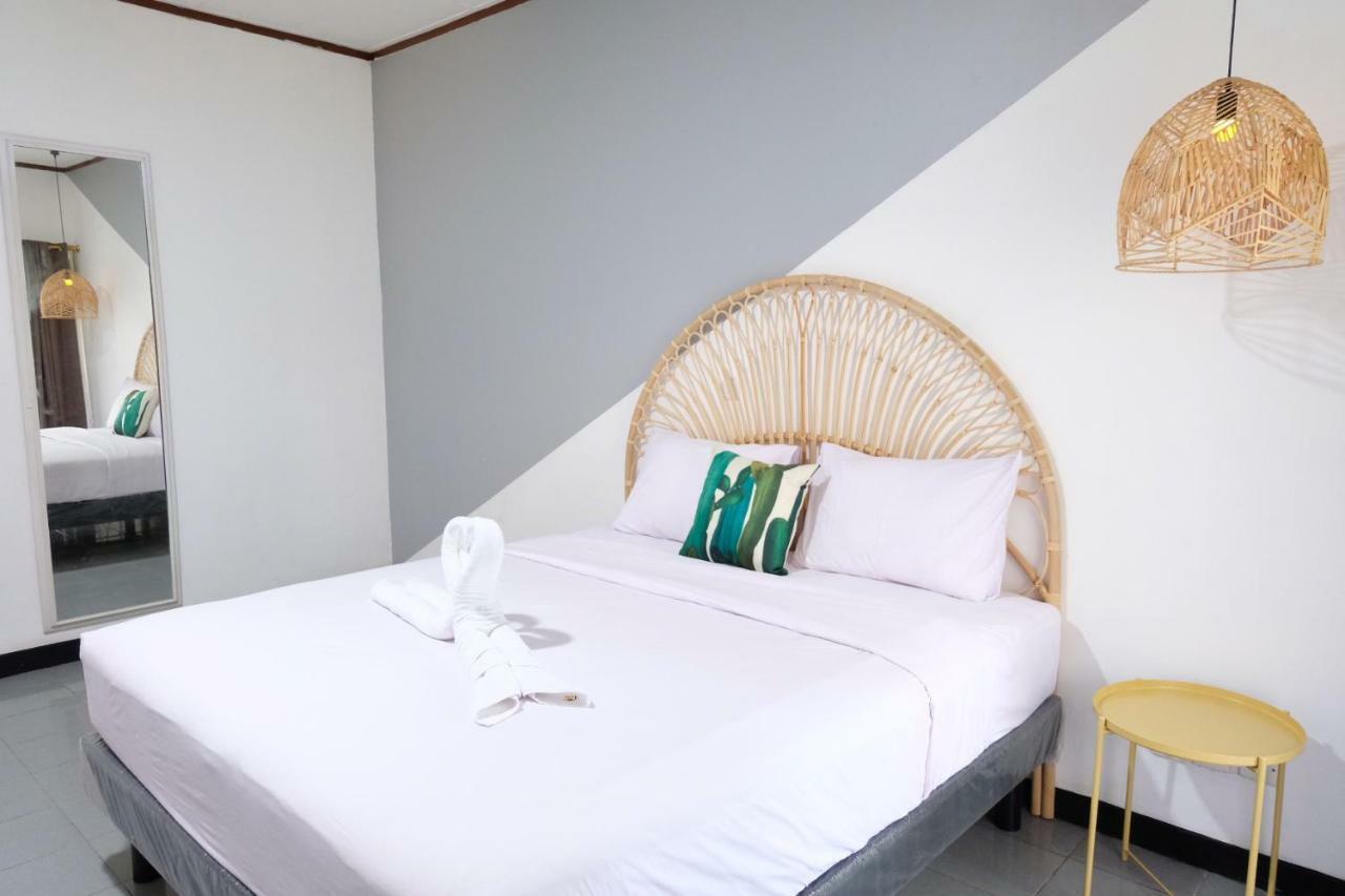 Rarem Bed & Breakfast Bandar Lampung Esterno foto