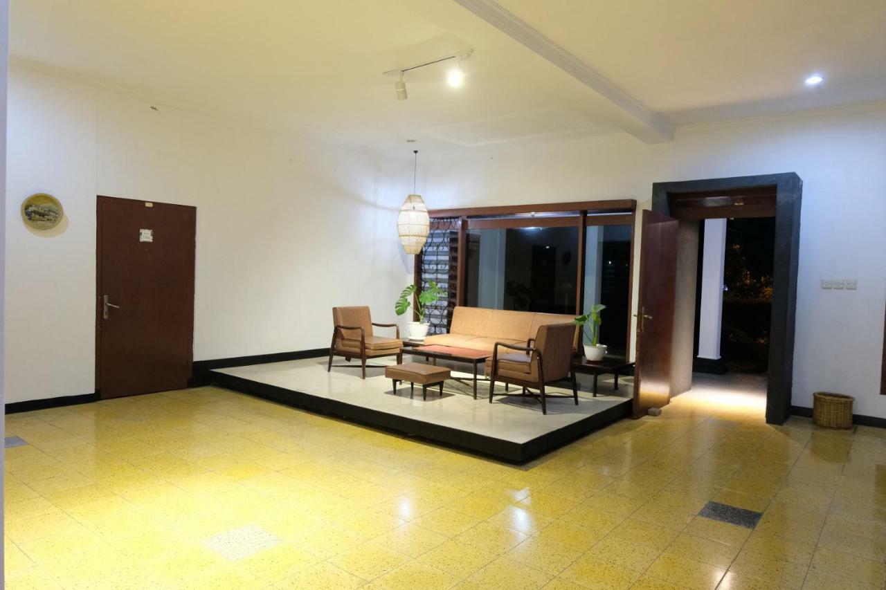 Rarem Bed & Breakfast Bandar Lampung Esterno foto