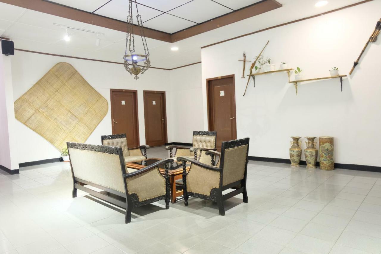 Rarem Bed & Breakfast Bandar Lampung Esterno foto