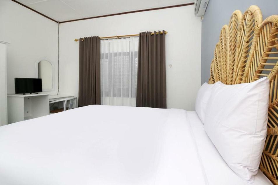 Rarem Bed & Breakfast Bandar Lampung Esterno foto