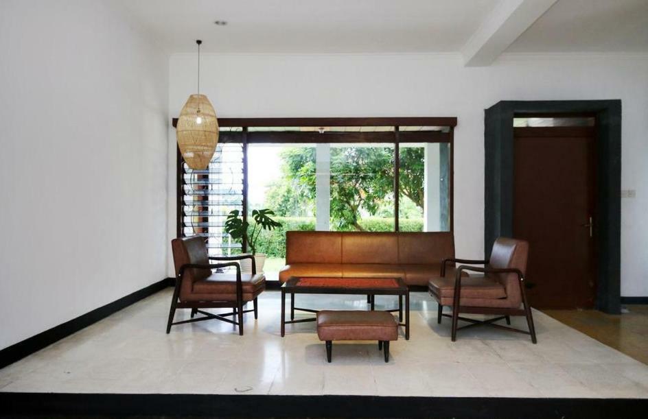 Rarem Bed & Breakfast Bandar Lampung Esterno foto