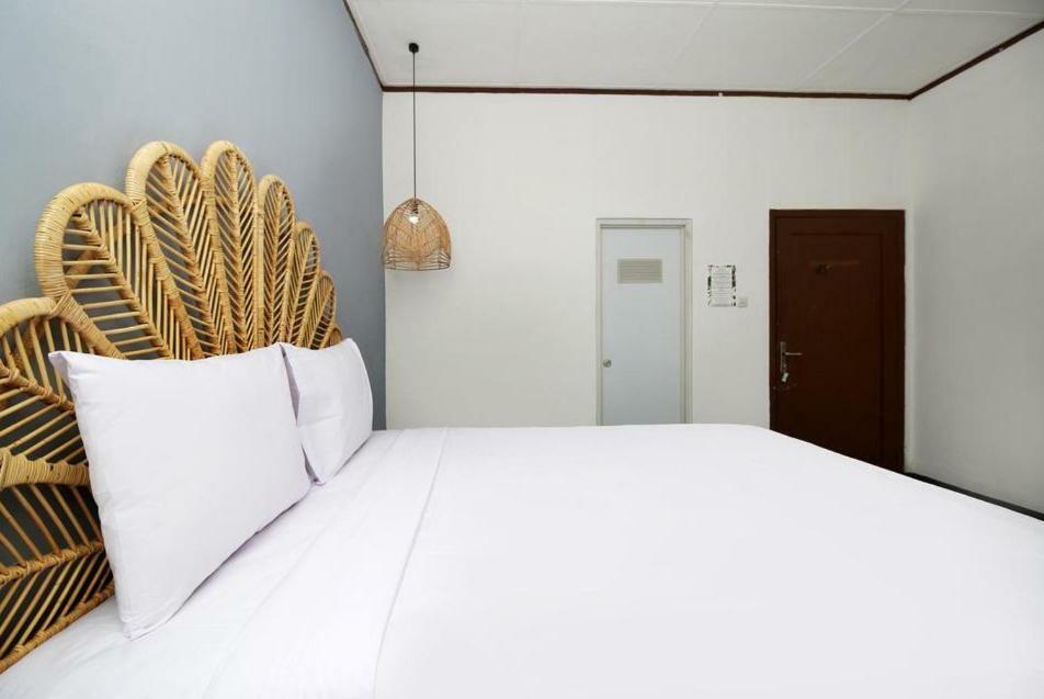 Rarem Bed & Breakfast Bandar Lampung Esterno foto
