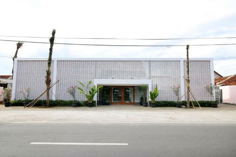 Rarem Bed & Breakfast Bandar Lampung Esterno foto