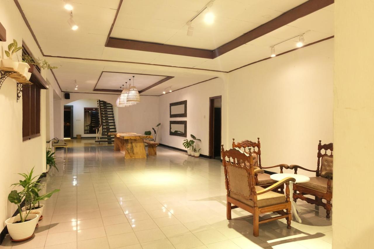 Rarem Bed & Breakfast Bandar Lampung Esterno foto